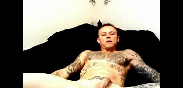  tattoed sexy guy smoking and verbal webcam show - sexyladcams.com